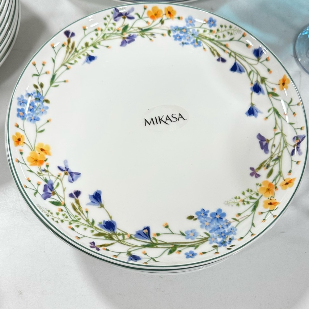 2-Mikasa Tivoli 9” salad Plate with Blue, Yellow & Purple Floral New